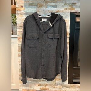 American Eagle hooded long-sleeve flannel shirt. Like new. Men’s size Medium.